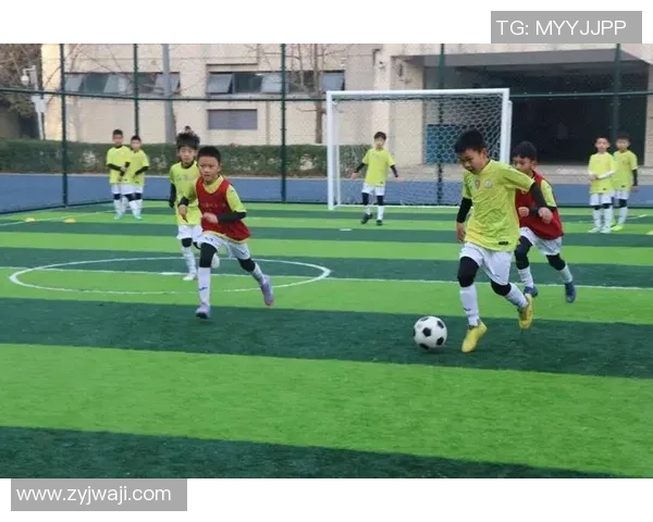 冠耀足球引领新时代足球风潮助力青少年成长与发展