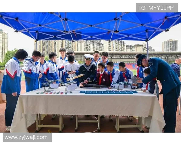 创新教具足球助力青少年足球技能提升与团队合作精神培养